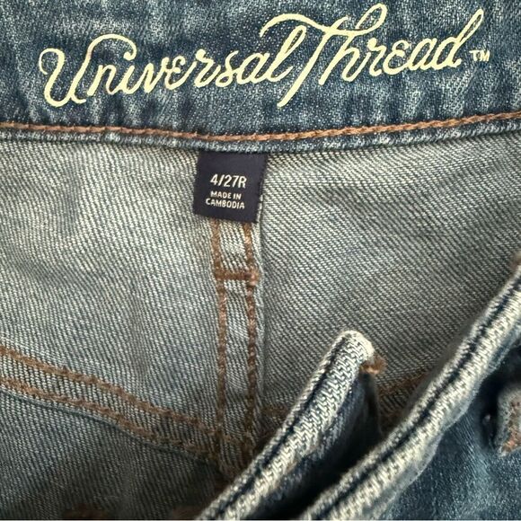Universal Thread High Rise Shortie Womens Button-Fly Jean Shorts 4/27 Chic Denim - Picture 3 of 8